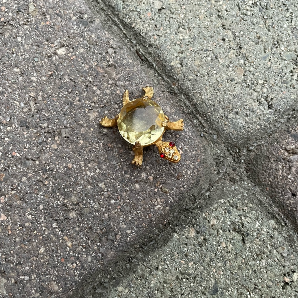 Vintage, Gold Metal, Light Green Peridot Turtle Brooch